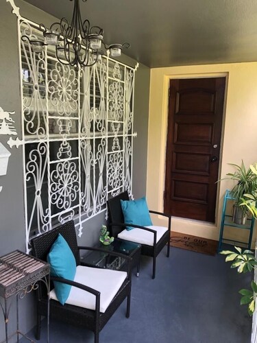 Cozy Miami Efficiency 10 minutes to the beach!