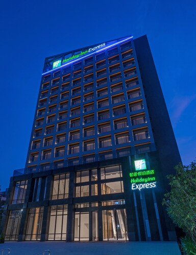 Holiday Inn Express Chiayi, an IHG Hotel