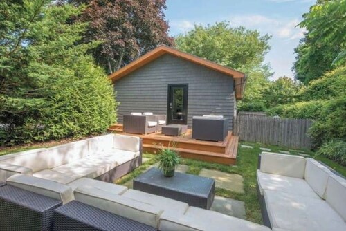 East Hampton (walking distance to village)