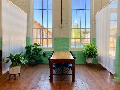 Pet friendly tiny home in NoDa near Restaurants, Parks and Breweries