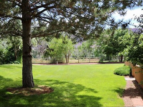 Stunning Moab townhome on the golf course!