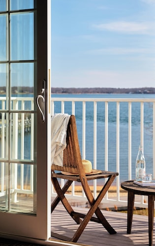 The Harbor Front Inn