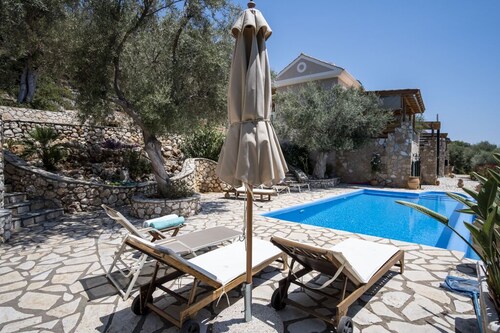 Villa Margarita, private infinity pool, amazing views, luxury, spacious, parking