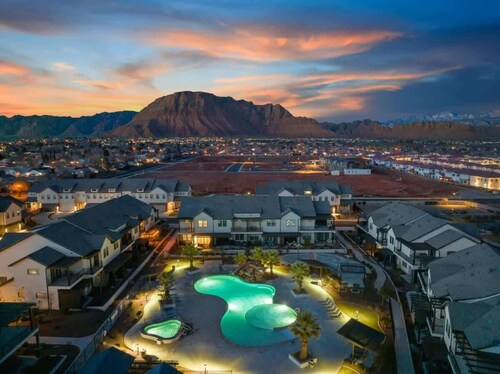 O-31| Pool Palace * Heated Private Pool * Hot Tub