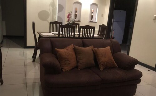 Beautiful House, Master Bedroom With A Jacuzzi, Private Balcony, Mountain View!