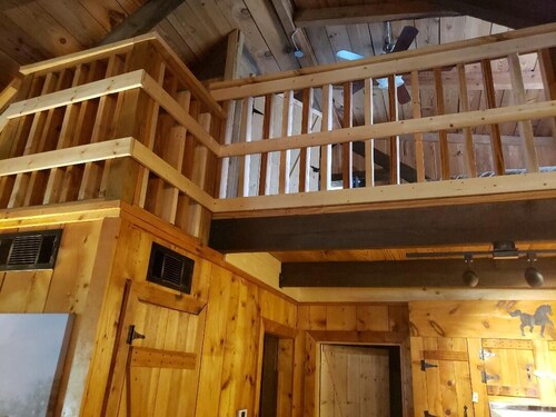 Cozy waterfront cabin on 20 acres