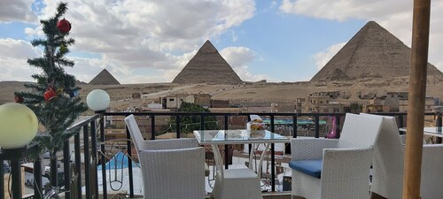 Golden Pyramids Inn