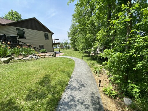 Peaceful Suite Lakefront Retreat