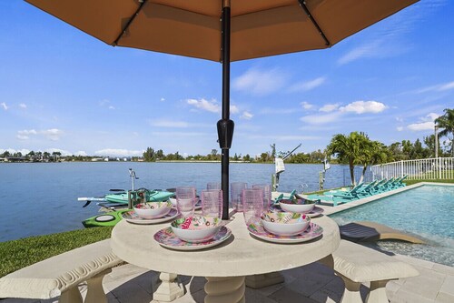 Sunset Cottage: Lake Front
