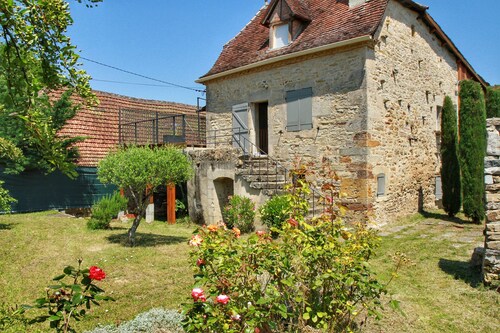 Quercynoise House with swimming pool : ideal for family and friends