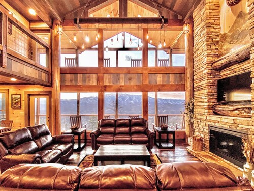 Amazing View Lodge: Breathtaking Views! Resort Pool, Theater, Games, 2 Hot Tubs