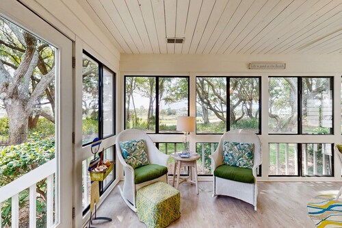 First-floor villa overlooking the Ocean Winds golf course 18th fairway