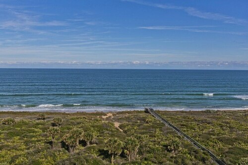 Surf Club I, 1405 2 Bedroom Condo by RedAwning