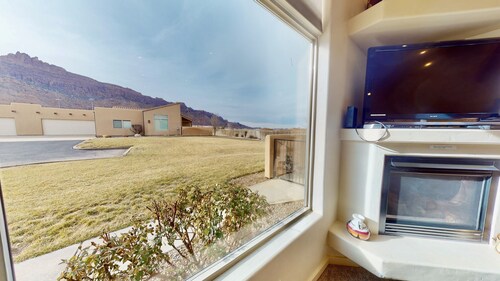 Robert's Roost #W4 | 3 Bed, 2 Bath