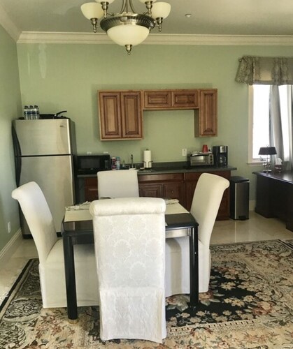 SPRING LAKE GETAWAY SUITE (Detached Guest House)