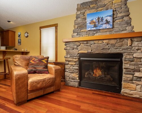 Bedrooms Galore Hottub Short Flat Walk to Lift