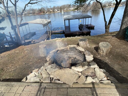 ALL SEASONS Retreat! Memories*Family*Friends*Fire Pit*Fish*Deep Water*Kayaks