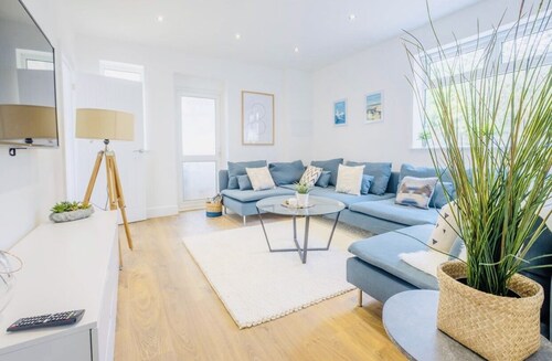 Gorgeous family Chalet, Sleeps 12 Coast & New Forest