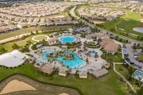 Luxury & Comfort 8 Bed/Pool Home in Champions Gate Golf Resort!