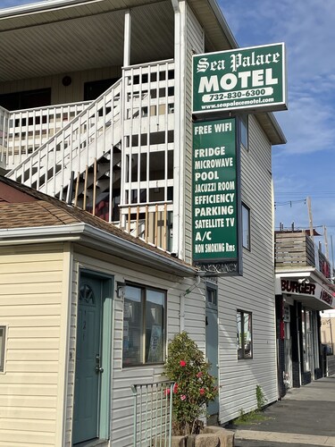 Sea Palace Motel