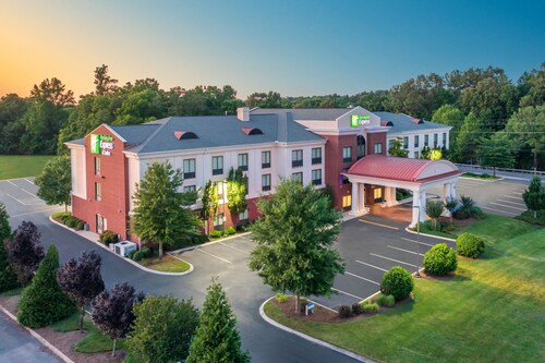 Holiday Inn Express Hotel & Suites Tullahoma, an IHG Hotel