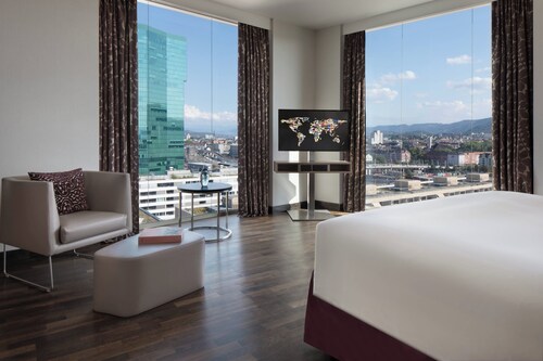 Renaissance Zürich Tower Hotel