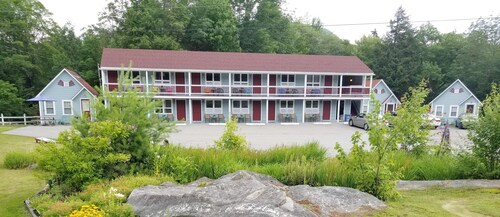 White Mountain Motel And Cottages