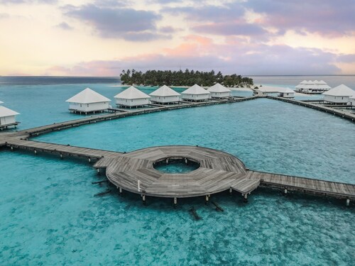 Diamonds Athuruga Maldives Resort & Spa