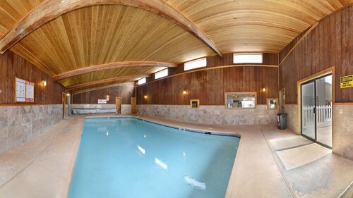 Econo Lodge Inn & Suites Madras