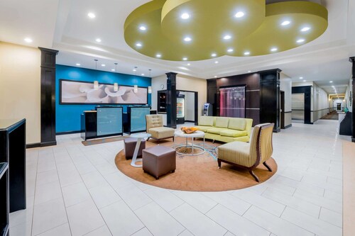 La Quinta Inn & Suites by Wyndham Marshall