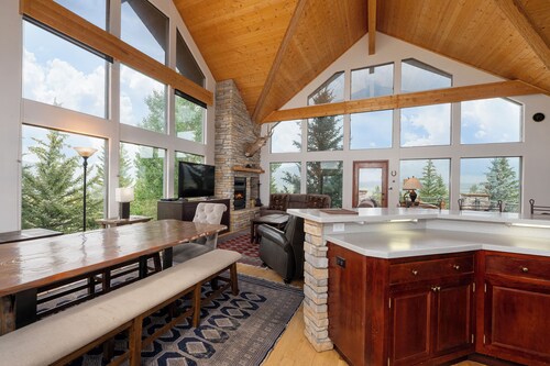 Hidden River Ranch private hot tub, rustic private location