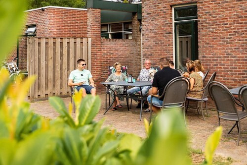 Einseitig angebauter Bungalow für 12 Personen, komplett ausgestattet.