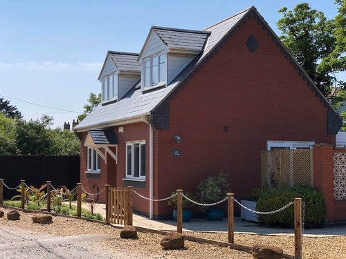Lovely Cottage just 100m from the Beach