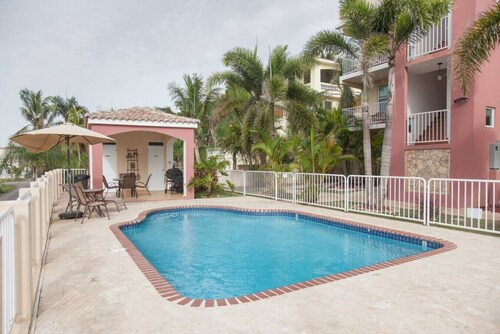 Ocean Terrace 202 a 4 min walk to Sandy Beach