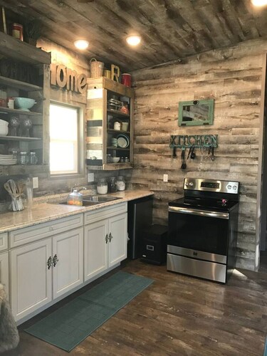 Tiny House -Valley Village