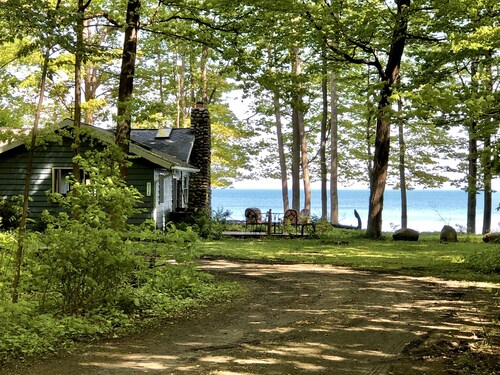 Lakefront Cottage Home for All Seasons Enjoyment on Beautiful Lake Erie!