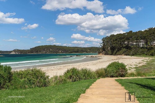 Water Views, Wi-Fi & Beach | Grand Entertainer