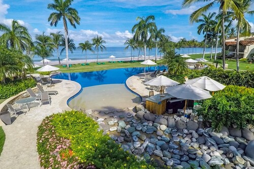 Exclusive - secluded spot on Flamingo Beach - sleep to the sound of the surf