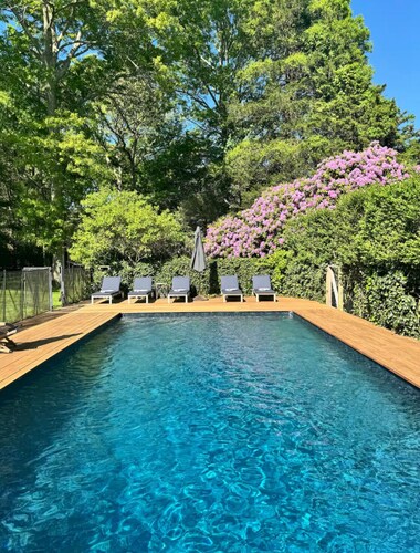 Large East Hampton house with heated pool and home gym - fully fenced