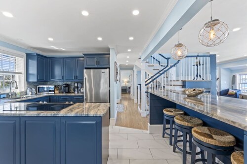 Nubble Cottage- York Beach Oceanfront w/ Amazing Views