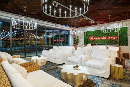 ★Rooftop Deck ★4BR/4BA 3mi to Broadway