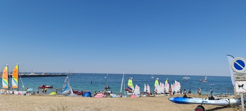 Family house sleeps 7 1min from the beach, C. nautique and Port Haliguen