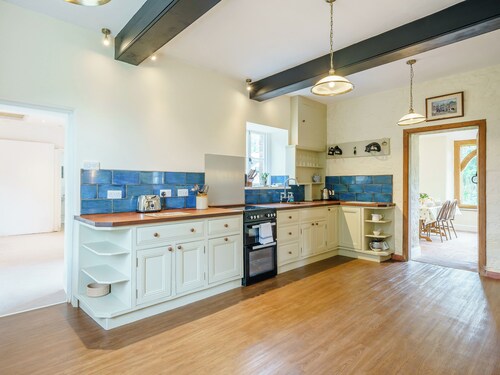 4 bedroom accommodation in Skenfrith, near Monmouth