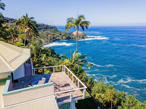 Paradise Bluff: Cliffside Home w/Gorgeous Ocean Views and Tropical Garden
