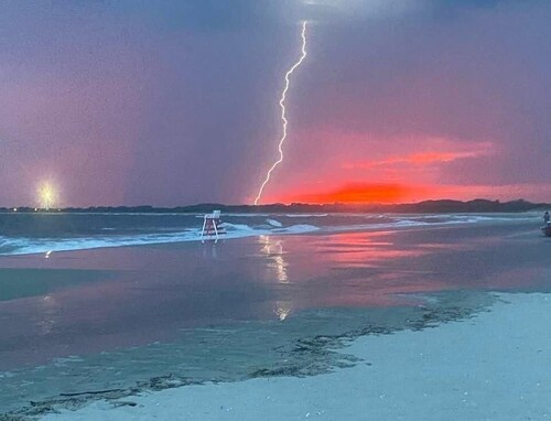 Clean, Modern family friendly beach house