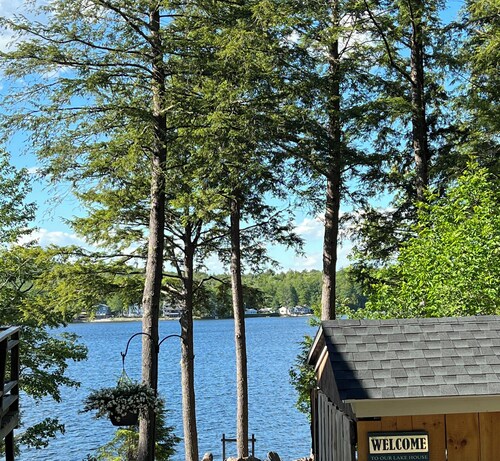 Half Moon Lake, Barnstead, NH vacation house on water front with firepit