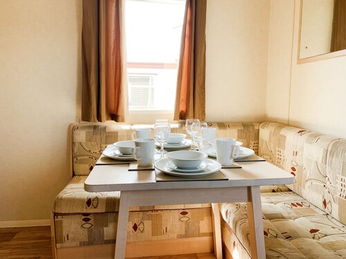 3 Bed Caravan-Sleeps 6-Pet Friendly-Near the Beach