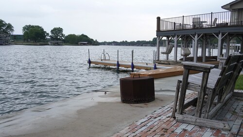 Elm Lodge - Lake House w/ Pool, Dock, 100' Lake Front, Large Yard w/ Great Views