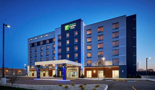 Holiday Inn Express & Suites Windsor East - Lakeshore by IHG