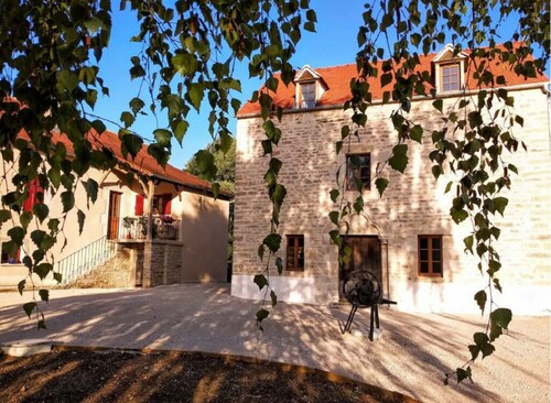 Moulin Saint Jacques, quiet gîte with private pool